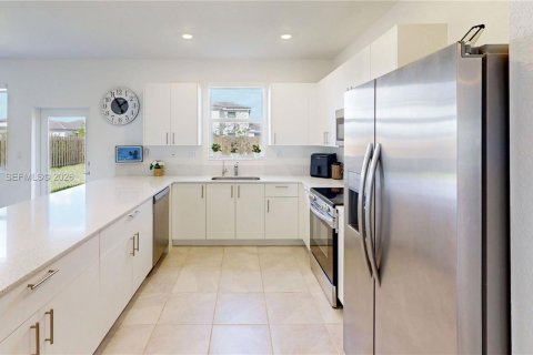 House in Homestead, Florida 4 bedrooms, 245.26 sq.m. № 2069054 - photo 9