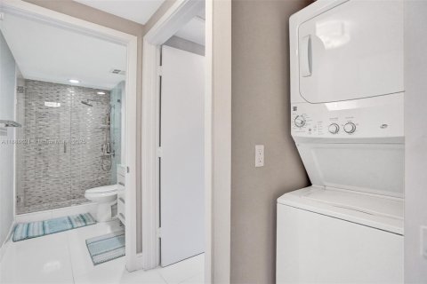 Купить кондоминиум в Майами, Флорида 2 спальни, 113.99м2, № 1933459 - фото 16