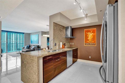 Купить кондоминиум в Майами, Флорида 2 спальни, 113.99м2, № 1933459 - фото 10