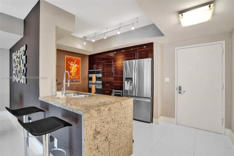 Купить кондоминиум в Майами, Флорида 2 спальни, 113.99м2, № 1933459 - фото 8