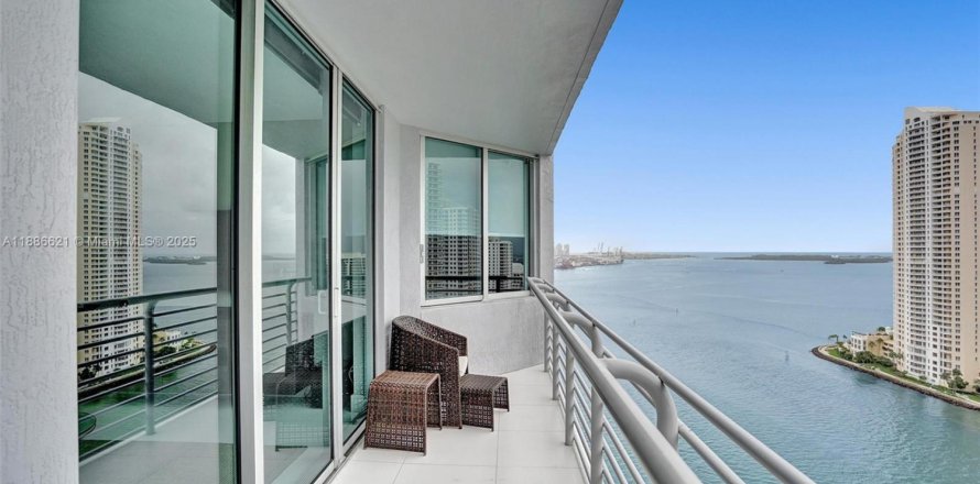 Кондоминиум с 2 спальнями в Майами, Флорида № 1933459