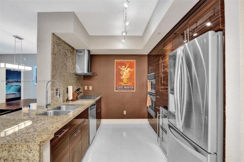 Купить кондоминиум в Майами, Флорида 2 спальни, 113.99м2, № 1933459 - фото 9