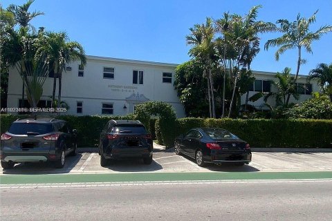 Copropriété à louer à Bay Harbor Islands, Floride: 2 chambres, 83.61 m2 № 1984378 - photo 5