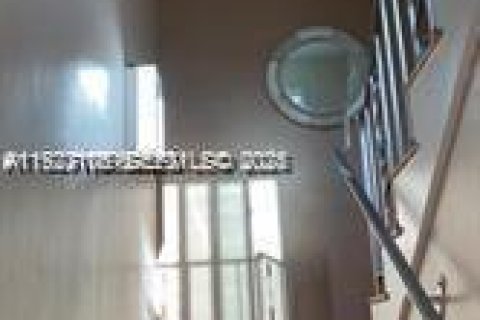 Copropriété à louer à Bay Harbor Islands, Floride: 2 chambres, 83.61 m2 № 1984378 - photo 11