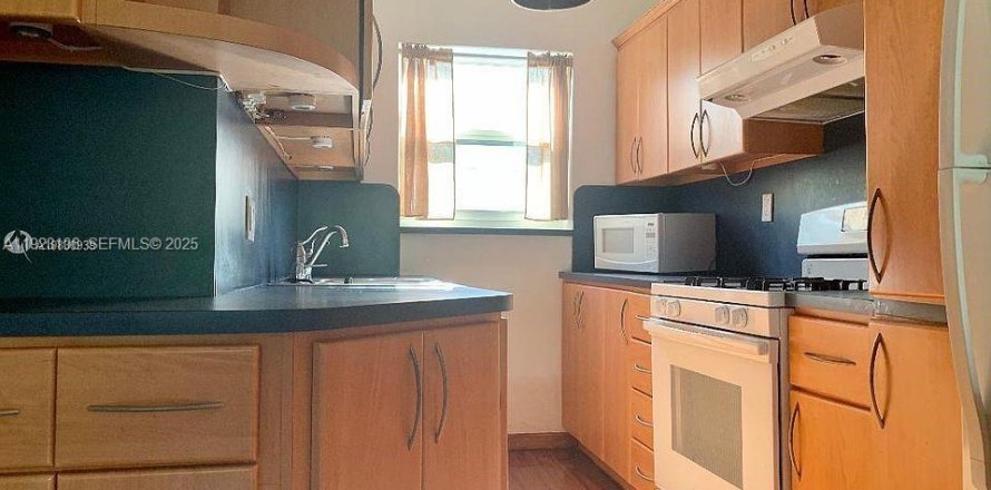 Condo à Bay Harbor Islands, Floride, 2 chambres № 1984378