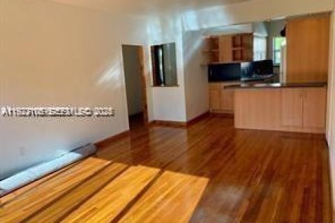 Copropriété à louer à Bay Harbor Islands, Floride: 2 chambres, 83.61 m2 № 1984378 - photo 4