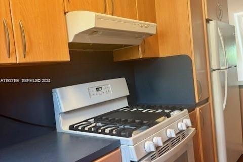 Copropriété à louer à Bay Harbor Islands, Floride: 2 chambres, 83.61 m2 № 1984378 - photo 9