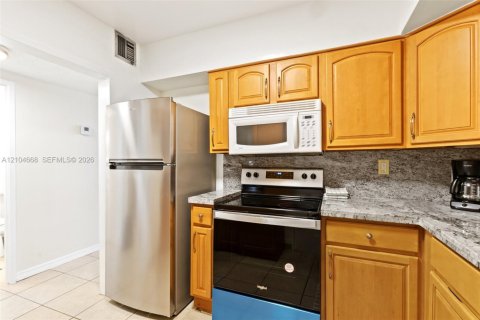 Condominio en venta en Hollywood, Florida, 1 dormitorio, 78.69 m2 № 2414212 - foto 12
