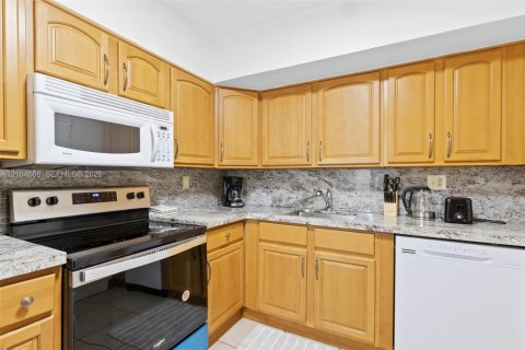 Condominio en venta en Hollywood, Florida, 1 dormitorio, 78.69 m2 № 2414212 - foto 11