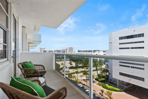 Condominio en venta en Hollywood, Florida, 1 dormitorio, 78.69 m2 № 2414212 - foto 3
