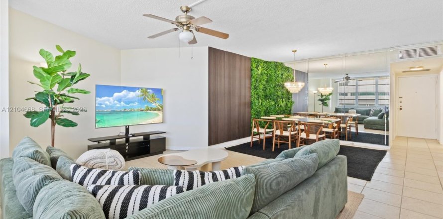 Condominio en Hollywood, Florida, 1 dormitorio  № 2414212