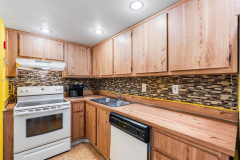 Condo in Miami, Florida, 2 bedrooms № 2178613 - photo 19