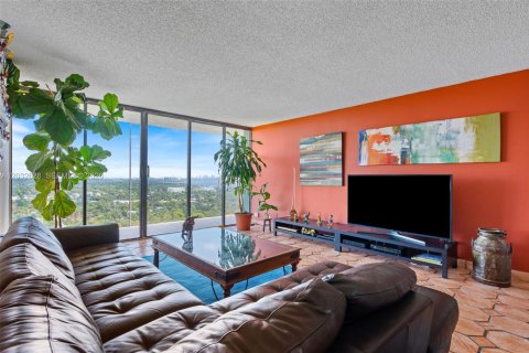 Condo in Miami, Florida, 2 bedrooms № 2178613 - photo 5