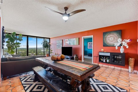 Condo in Miami, Florida, 2 bedrooms № 2178613 - photo 6
