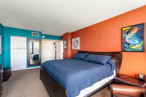Condo in Miami, Florida, 2 bedrooms № 2178613 - photo 10