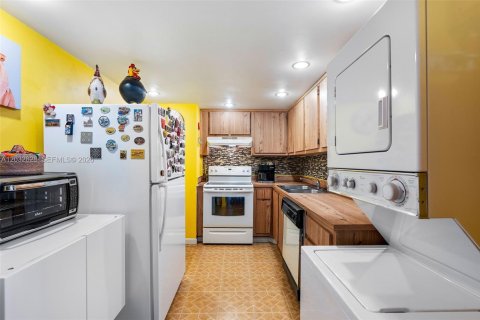 Condo in Miami, Florida, 2 bedrooms № 2178613 - photo 18