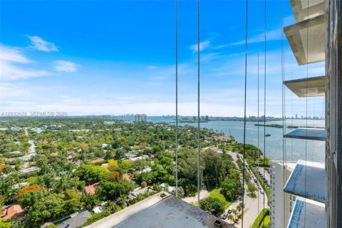 Condo in Miami, Florida, 2 bedrooms № 2178613 - photo 21