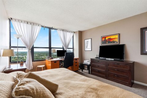 Condo in Miami, Florida, 2 bedrooms № 2178613 - photo 13