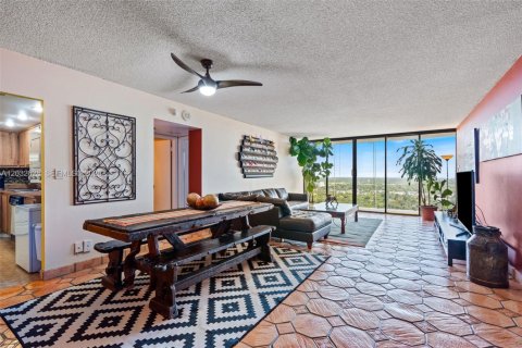 Condo in Miami, Florida, 2 bedrooms № 2178613 - photo 4