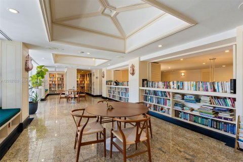 Condo in Miami, Florida, 2 bedrooms № 2178613 - photo 29