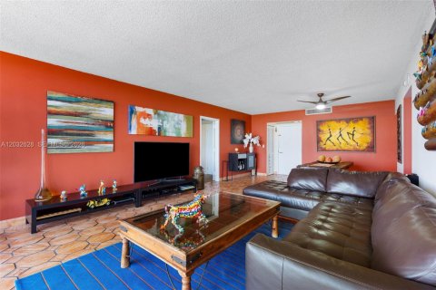 Condo in Miami, Florida, 2 bedrooms № 2178613 - photo 7