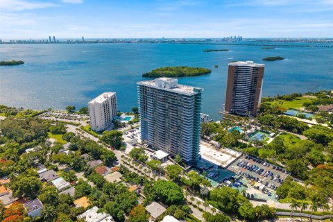 Condo in Miami, Florida, 2 bedrooms № 2178613 - photo 2