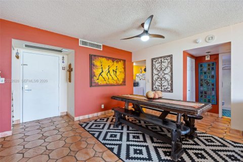 Condo in Miami, Florida, 2 bedrooms № 2178613 - photo 8