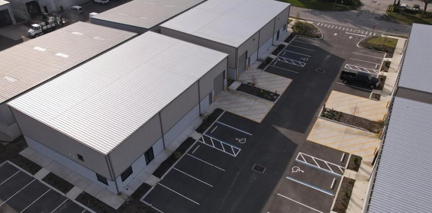 Propiedad comercial en DeBary, Florida № 1843423
