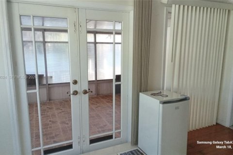 Снять в аренду квартиру в Пемброк-Пайнс, Флорида 3 спальни, 137.03м2, № 2033429 - фото 6