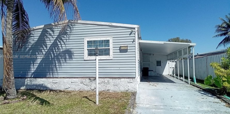 Квартира в Пемброк-Пайнс, Флорида 3 спальни, 137.03м2 № 2033429