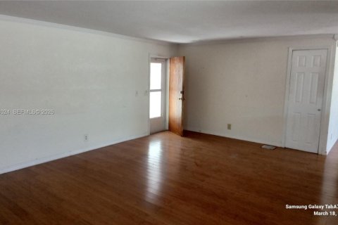 Снять в аренду квартиру в Пемброк-Пайнс, Флорида 3 спальни, 137.03м2, № 2033429 - фото 9