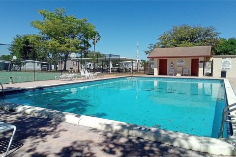 Снять в аренду квартиру в Пемброк-Пайнс, Флорида 3 спальни, 137.03м2, № 2033429 - фото 21