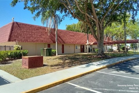 Снять в аренду квартиру в Пемброк-Пайнс, Флорида 3 спальни, 137.03м2, № 2033429 - фото 15