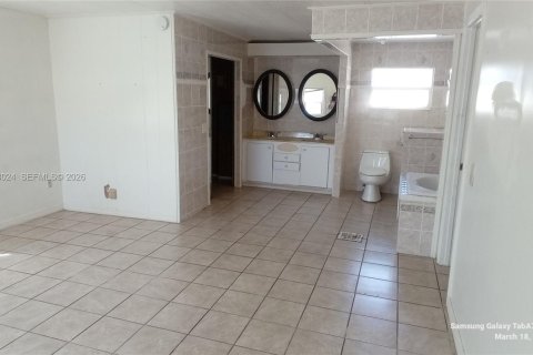 Снять в аренду квартиру в Пемброк-Пайнс, Флорида 3 спальни, 137.03м2, № 2033429 - фото 11