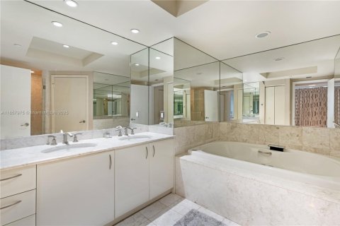 Condominio en venta en Miami, Florida, 2 dormitorios, 160.72 m2 № 1887318 - foto 21