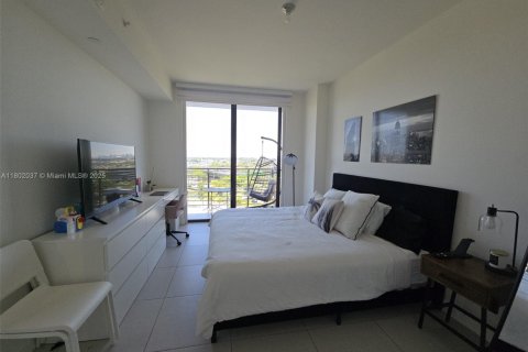 Condo in Doral, Florida, 2 bedrooms  № 1686134 - photo 11