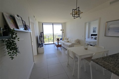 Condo in Doral, Florida, 2 bedrooms  № 1686134 - photo 2