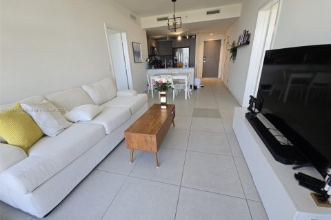 Condo in Doral, Florida, 2 bedrooms  № 1686134 - photo 1