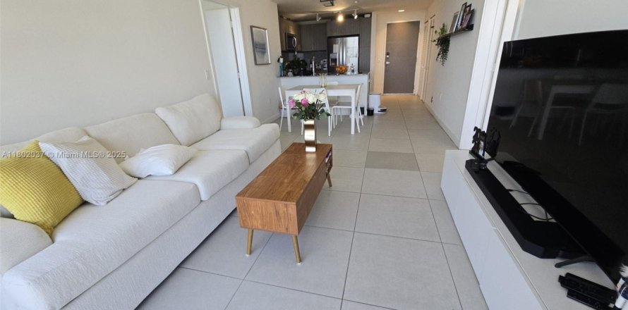 Condo in Doral, Florida, 2 bedrooms  № 1686134