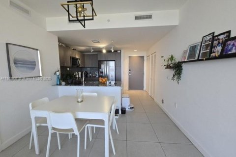 Condo in Doral, Florida, 2 bedrooms  № 1686134 - photo 5