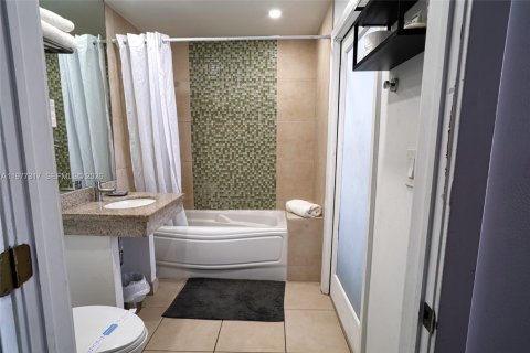 Copropriété à vendre à Miami Beach, Floride: 36.14 m2 № 2041789 - photo 11