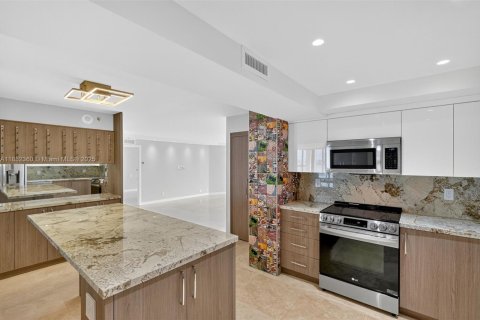 Copropriété à louer à Miami, Floride: 2 chambres, 121.89 m2 № 1930414 - photo 18