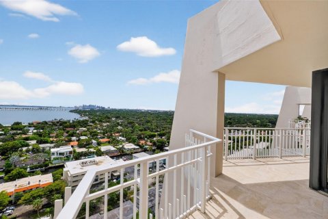 Copropriété à louer à Miami, Floride: 2 chambres, 121.89 m2 № 1930414 - photo 2