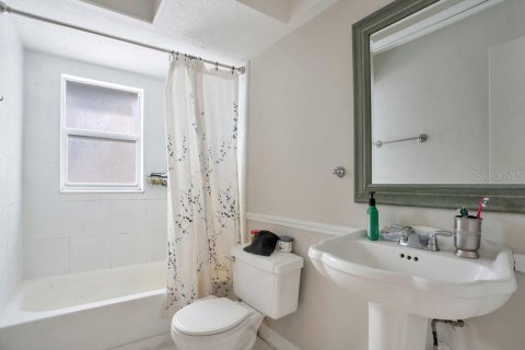 Casa en venta en Tampa, Florida, 4 dormitorios, 283.17 m2 № 2230939 - foto 25