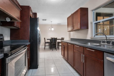 Casa en venta en Tampa, Florida, 4 dormitorios, 283.17 m2 № 2230939 - foto 15