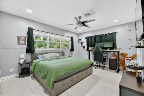 House in Plantation, Florida 4 bedrooms, 189.8 sq.m. № 1950120 - photo 21