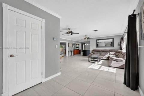 House in Plantation, Florida 4 bedrooms, 189.8 sq.m. № 1950120 - photo 8