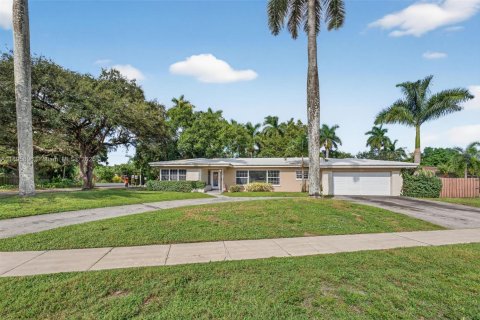 House in Plantation, Florida 4 bedrooms, 189.8 sq.m. № 1950120 - photo 3