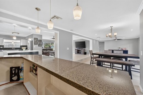 House in Plantation, Florida 4 bedrooms, 189.8 sq.m. № 1950120 - photo 20