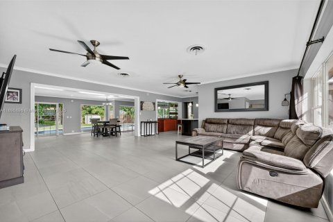 House in Plantation, Florida 4 bedrooms, 189.8 sq.m. № 1950120 - photo 7